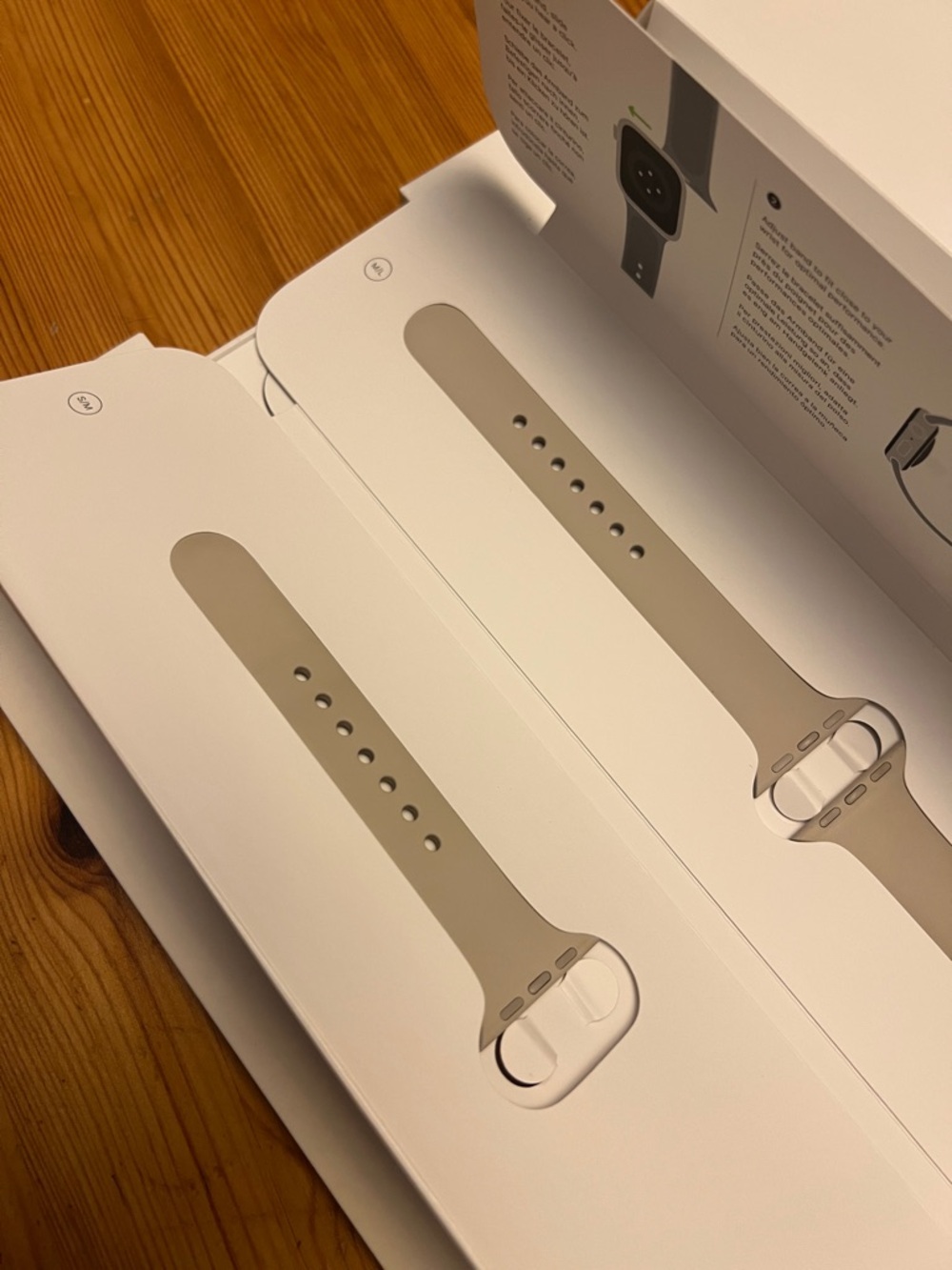 Apple Watch w/original packaging - Picture 3 of 6